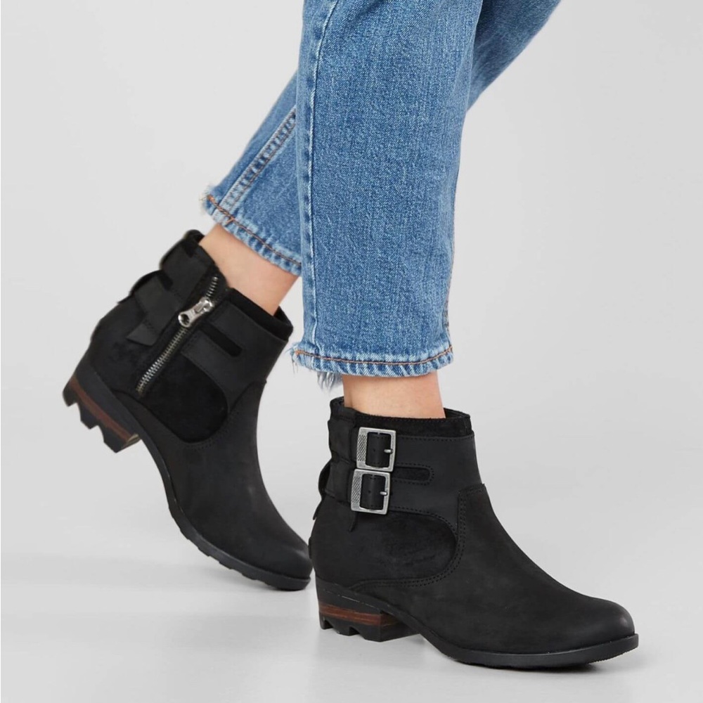 Sorel Lolla Black Leather Ankle Boots size 7